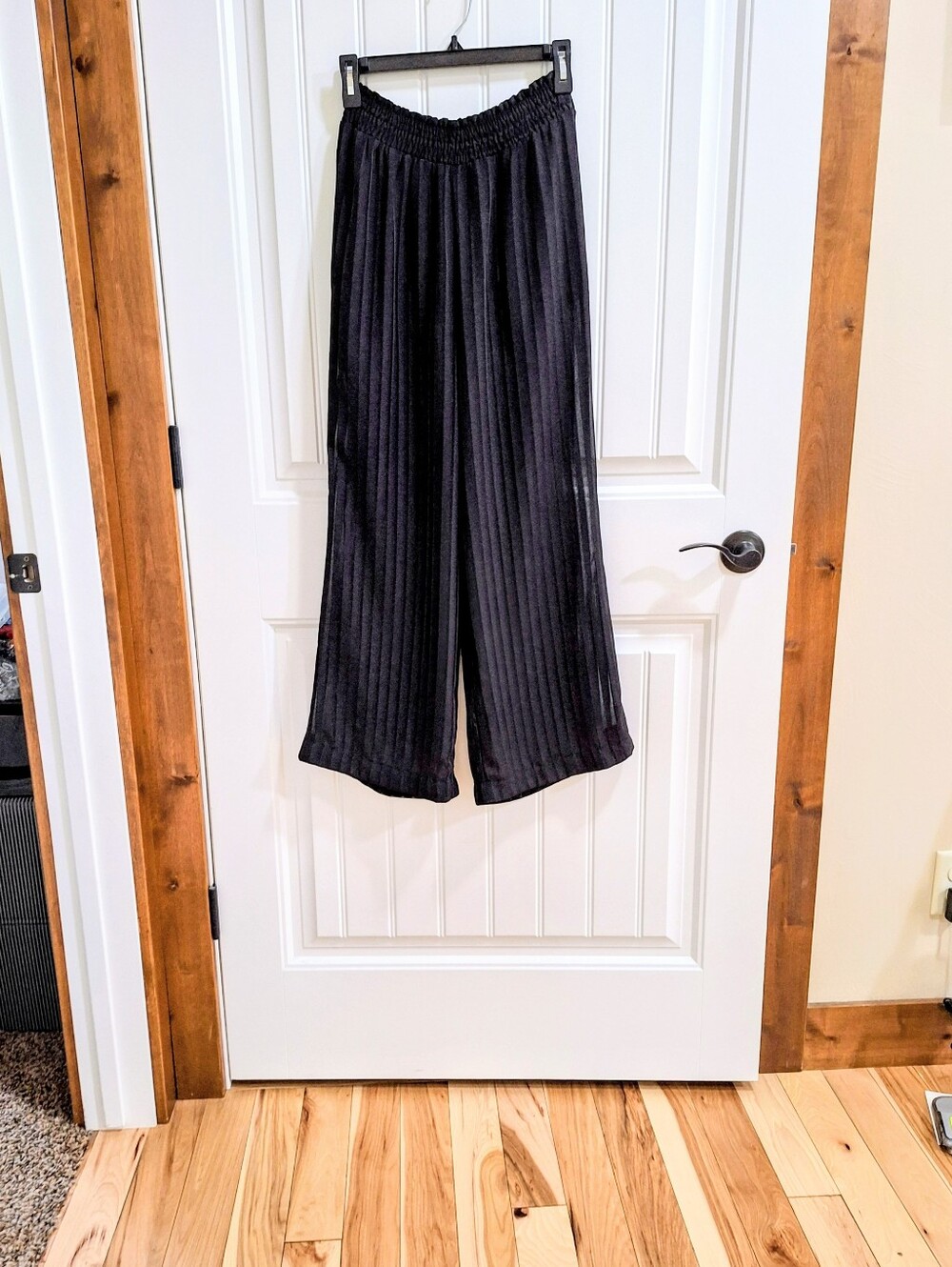EUC Forever 21 Black Pleated Wide Leg Pants Elastic Waist Lined Cozy Size Small
